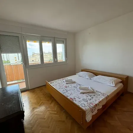 Lejlighed One Bedroom With Balcony Split