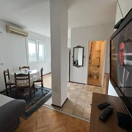 Lejlighed One Bedroom With Balcony Split