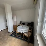 One Bedroom With Balcony شقة