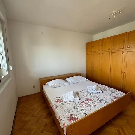 One Bedroom With Balcony *